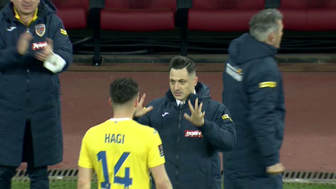 EXCLUSIV | ASTA e momentul care le-a scapat camerelor! Trairi INCREDIBILE pentru Radoi dupa golul lui Hagi! Ce a putut sa-i faca_7