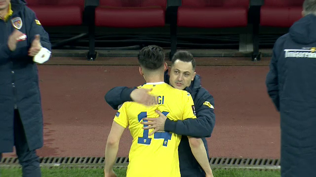 EXCLUSIV | ASTA e momentul care le-a scapat camerelor! Trairi INCREDIBILE pentru Radoi dupa golul lui Hagi! Ce a putut sa-i faca_8