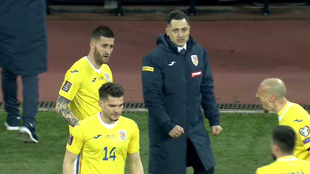 EXCLUSIV | ASTA e momentul care le-a scapat camerelor! Trairi INCREDIBILE pentru Radoi dupa golul lui Hagi! Ce a putut sa-i faca_12
