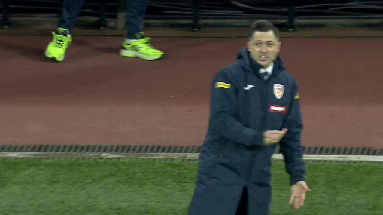 EXCLUSIV | ASTA e momentul care le-a scapat camerelor! Trairi INCREDIBILE pentru Radoi dupa golul lui Hagi! Ce a putut sa-i faca_17