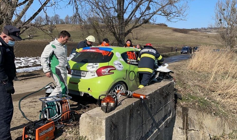 Accident HORROR in Raliul Brasovului! Echipajul SMURD a ajuns in 90 de secunde! Copilotul si-a fracturat ambele picioare_2