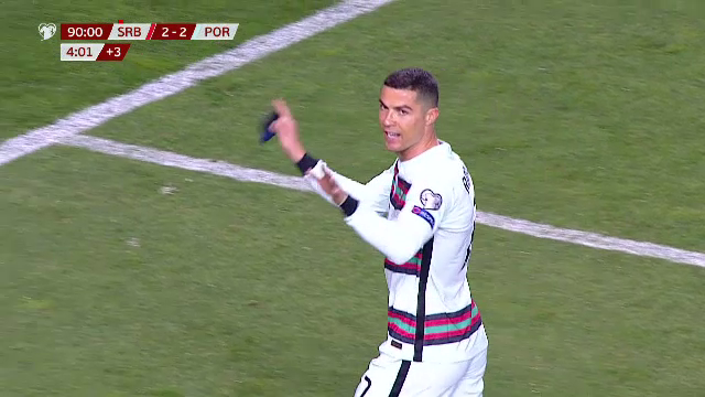 Ronaldo s-a INFURIAT si a PLECAT de pe teren inainte de finalul meciului! A trantit banderola dupa ce a fost FURAT! Imaginile care fac inconjurul lumii_6