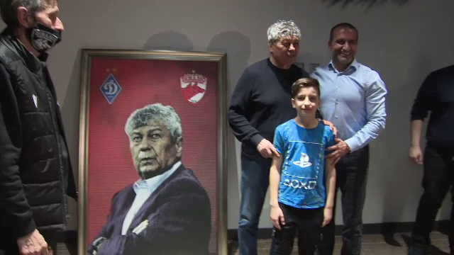 Momente de senzatie pentru Lucescu la Kiev, alaturi de dinamovisti! A primit cadou un tablou URIAS, dar a luat pe toata lumea prin surprindere! Ce a facut cu panza_4