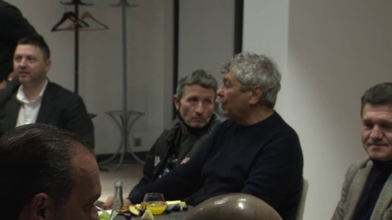 Momente de senzatie pentru Lucescu la Kiev, alaturi de dinamovisti! A primit cadou un tablou URIAS, dar a luat pe toata lumea prin surprindere! Ce a facut cu panza_5