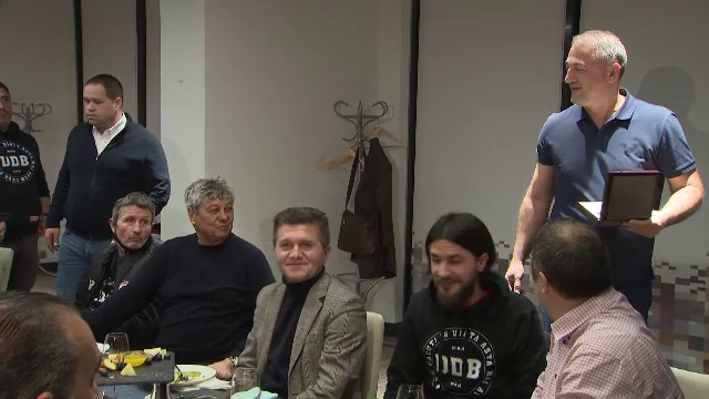 Momente de senzatie pentru Lucescu la Kiev, alaturi de dinamovisti! A primit cadou un tablou URIAS, dar a luat pe toata lumea prin surprindere! Ce a facut cu panza_6