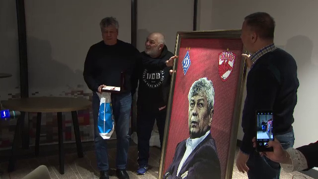 Momente de senzatie pentru Lucescu la Kiev, alaturi de dinamovisti! A primit cadou un tablou URIAS, dar a luat pe toata lumea prin surprindere! Ce a facut cu panza_11