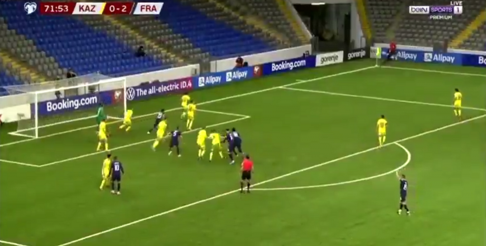 Asta e ULTIMA de la Dembele! :)) S-a dus sa bata un corner si acum toata lumea vorbeste de faza asta! Ce a putut sa faca la coltul terenului
