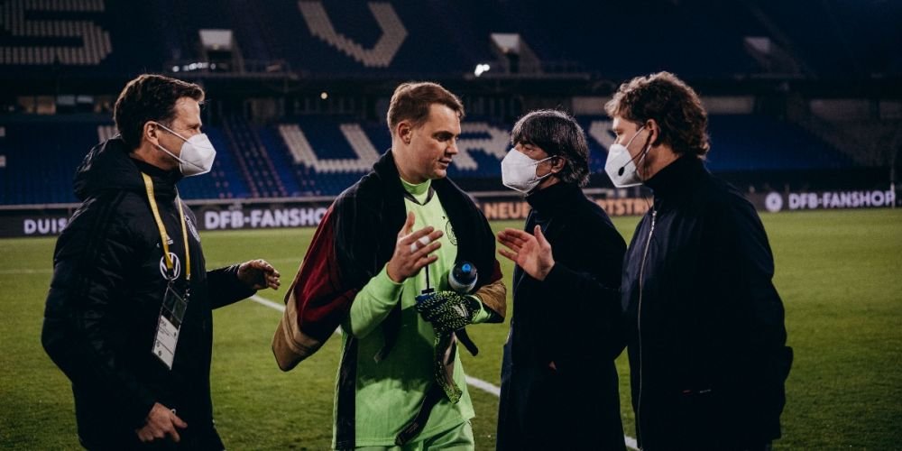Ca Madonna si Robbie Williams! :) Nemtii au cerut LIFT SPECIAL dezinfectat si au refuzat sa iasa din hotel! Ce a facut nationala Germaniei la Bucuresti