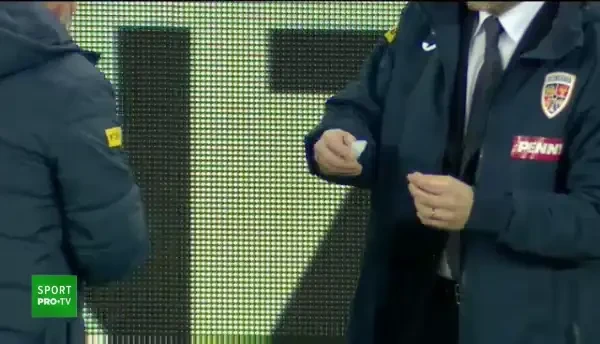 Radoi, asa cum nu l-ai mai vazut niciodata! Si-a pus picaturile in ochi inaintea meciului! Imagini EXCLUSIVE