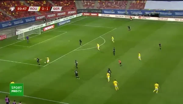 NU SE POATE! Stanciu il depaseste pe Rudiger, ramane singur cu Neuer, dar suteaza in out