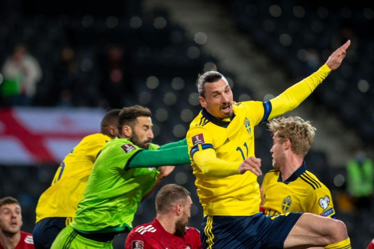 Schema desprinsa din artele martiale cu care Zlatan Ibrahimovic a atras toate privirile in meciul din Kosovo! VIDEO: cum a pasat suedezul _1