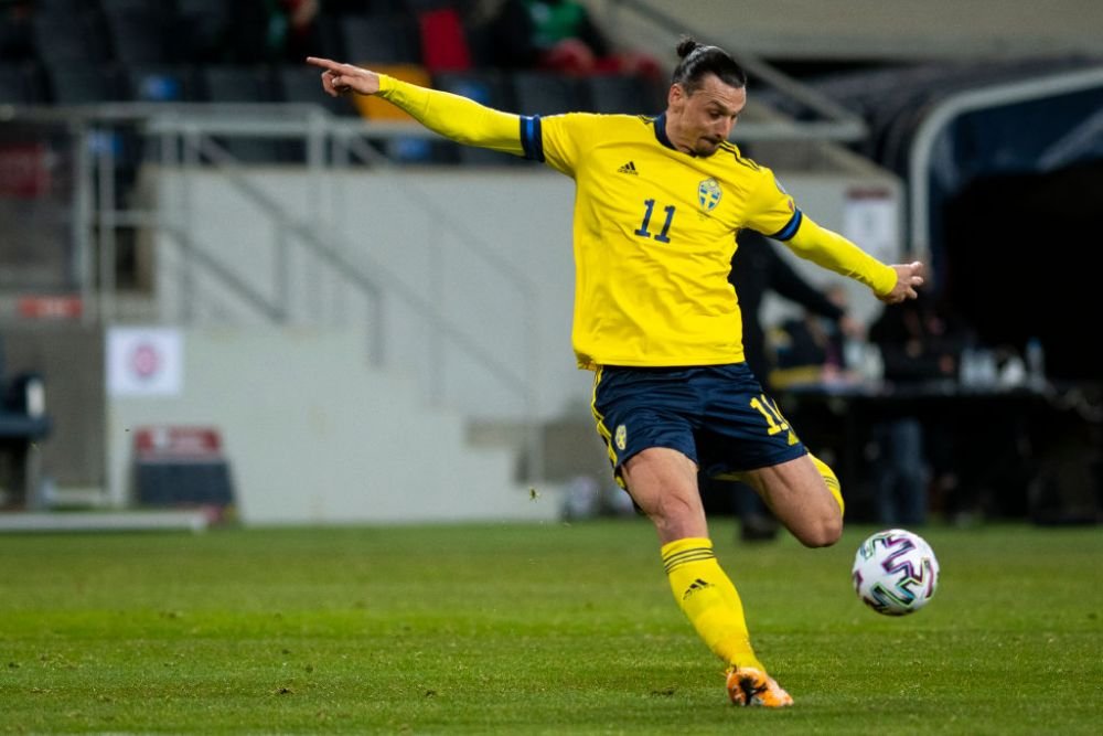 Schema desprinsa din artele martiale cu care Zlatan Ibrahimovic a atras toate privirile in meciul din Kosovo! VIDEO: cum a pasat suedezul _2