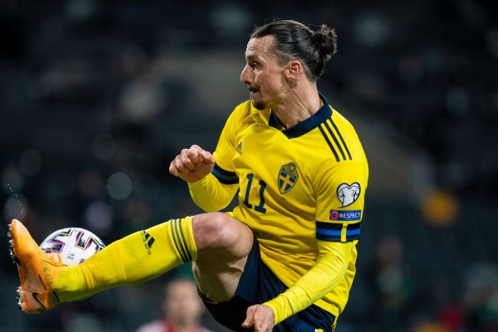 Schema desprinsa din artele martiale cu care Zlatan Ibrahimovic a atras toate privirile in meciul din Kosovo! VIDEO: cum a pasat suedezul _3