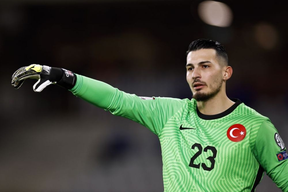 Liverpool vrea sa-si betoneze defensiva! Vor sa aduca un fundas de top din Bundesliga! Ce alt jucator i-a impresionat pe englezi