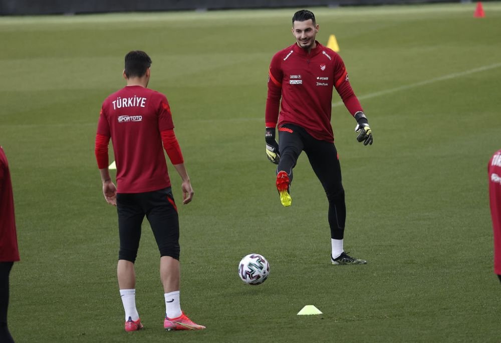 Liverpool vrea sa-si betoneze defensiva! Vor sa aduca un fundas de top din Bundesliga! Ce alt jucator i-a impresionat pe englezi_2