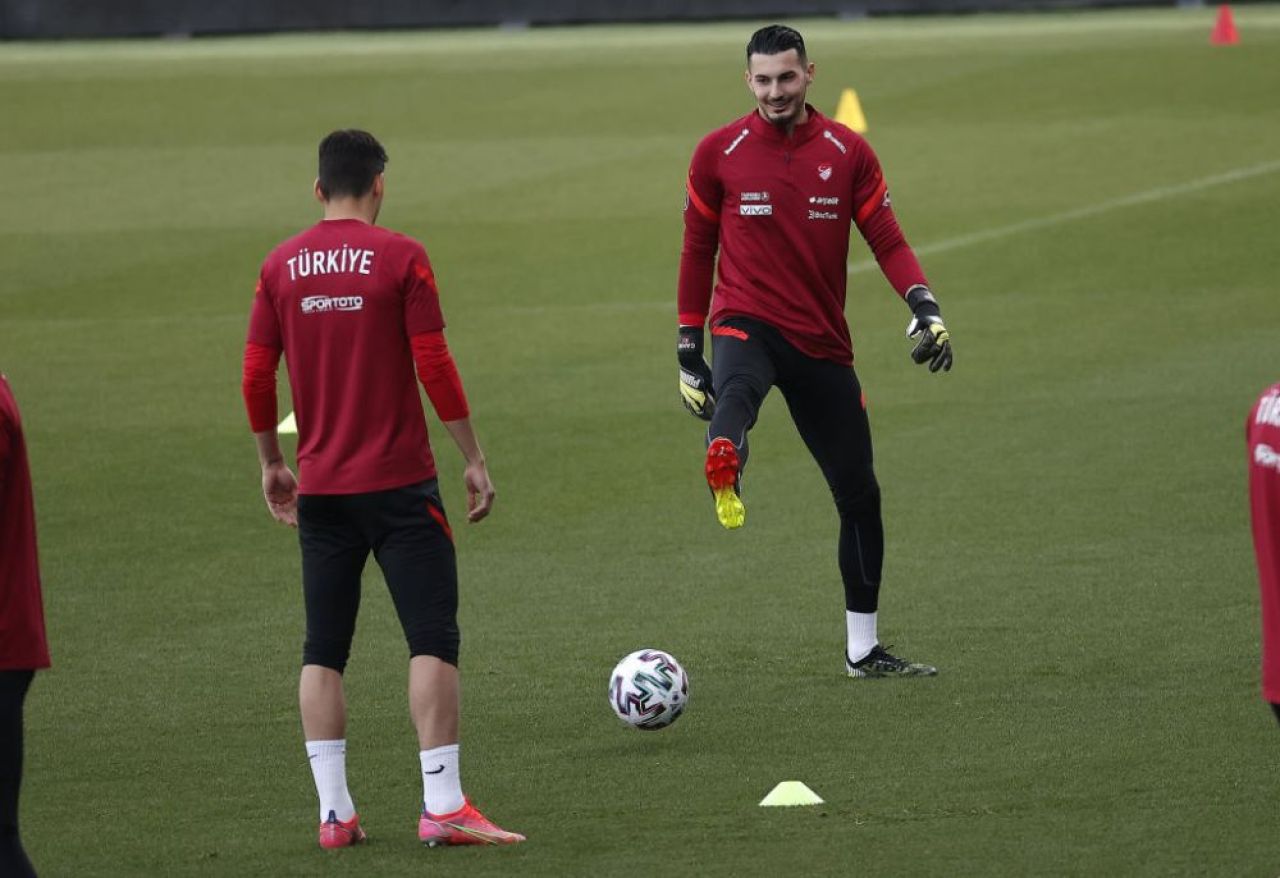 Liverpool vrea sa-si betoneze defensiva! Vor sa aduca un fundas de top din Bundesliga! Ce alt jucator i-a impresionat pe englezi_2