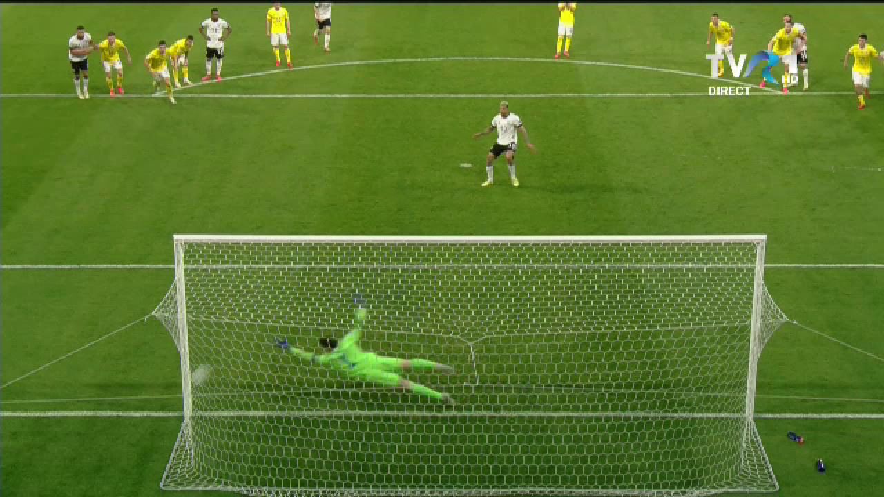 Au intins AMANDOI mana ca sa faca penalty! :) Penalty STUPID impotriva Romaniei la meciul cu Germania! Nmecha a dat BARA de la 11 metri_1