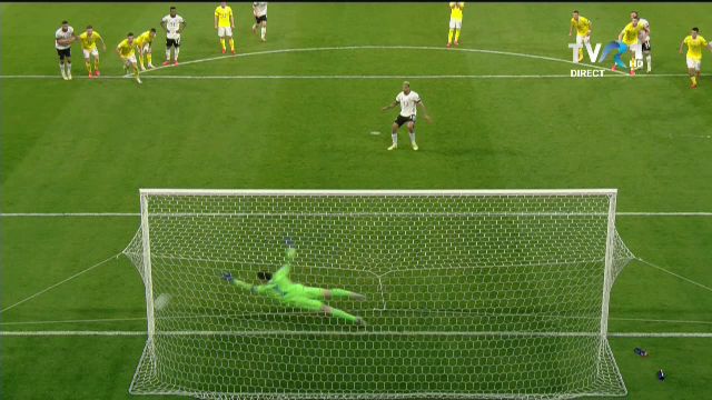 Au intins AMANDOI mana ca sa faca penalty! :) Penalty STUPID impotriva Romaniei la meciul cu Germania! Nmecha a dat BARA de la 11 metri_1