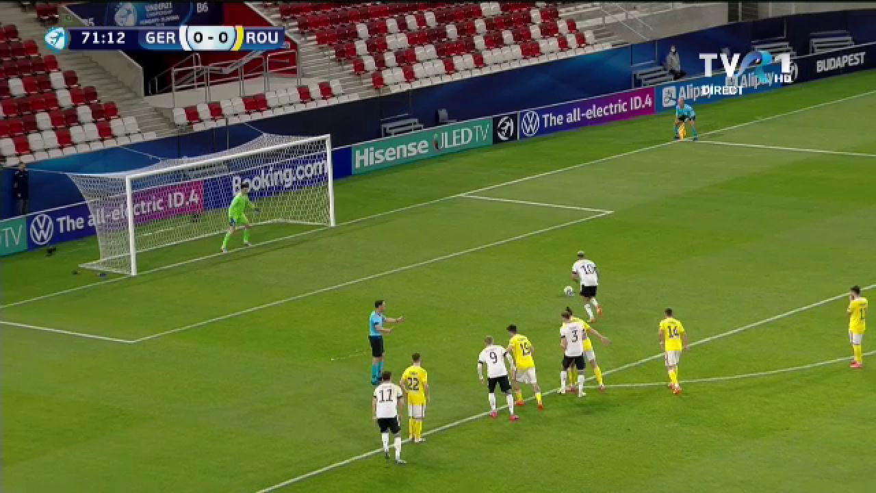 Au intins AMANDOI mana ca sa faca penalty! :) Penalty STUPID impotriva Romaniei la meciul cu Germania! Nmecha a dat BARA de la 11 metri_5