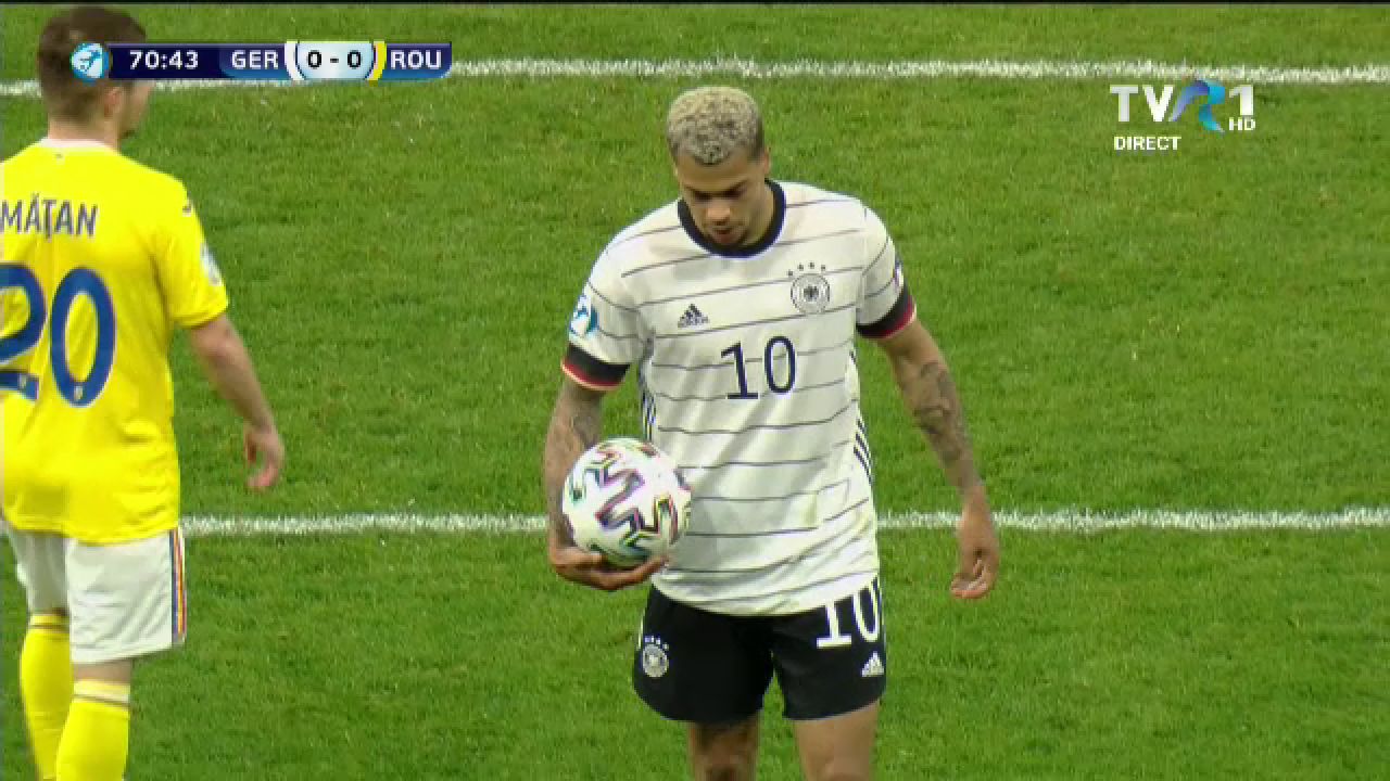 Au intins AMANDOI mana ca sa faca penalty! :) Penalty STUPID impotriva Romaniei la meciul cu Germania! Nmecha a dat BARA de la 11 metri_7