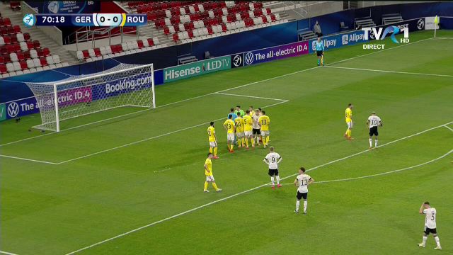 Au intins AMANDOI mana ca sa faca penalty! :) Penalty STUPID impotriva Romaniei la meciul cu Germania! Nmecha a dat BARA de la 11 metri_8