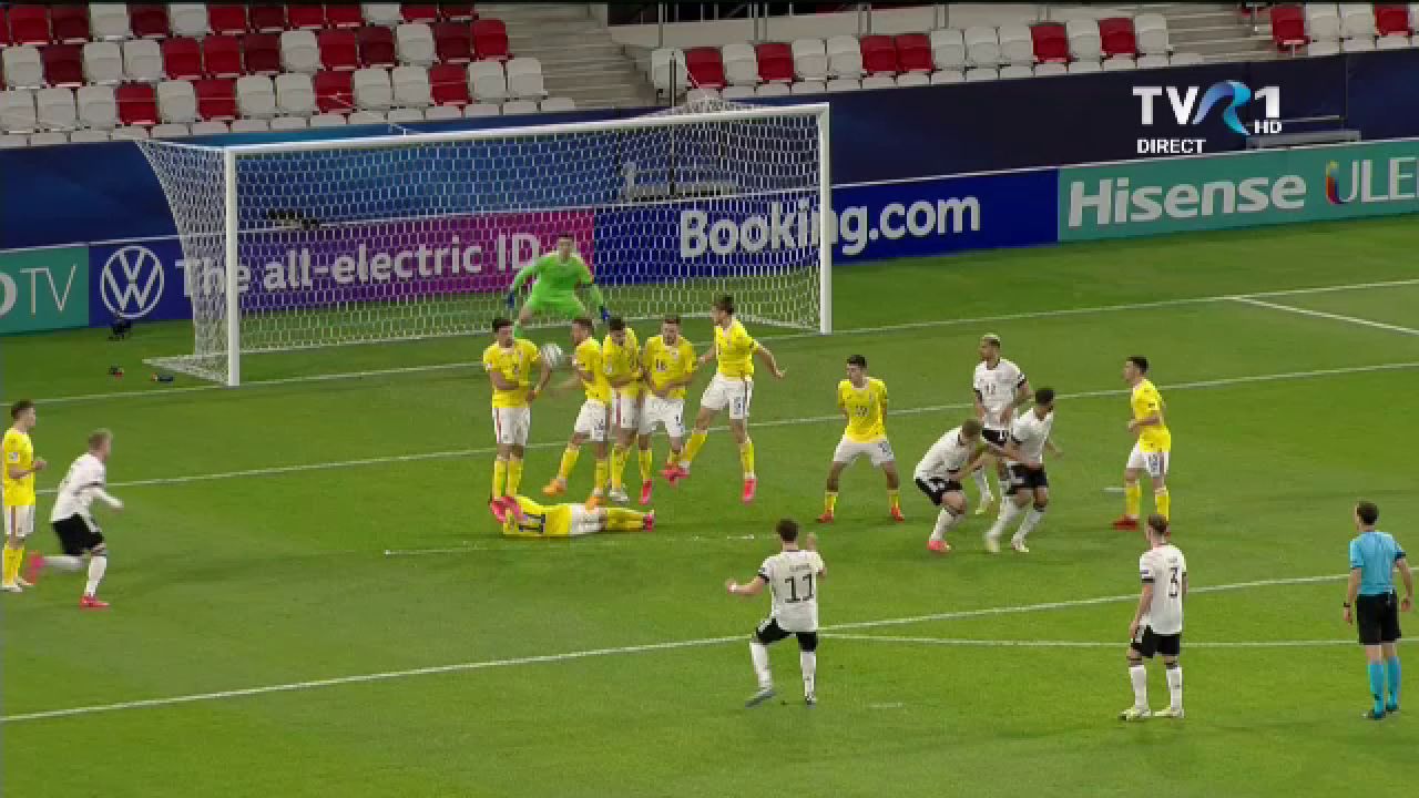 Au intins AMANDOI mana ca sa faca penalty! :) Penalty STUPID impotriva Romaniei la meciul cu Germania! Nmecha a dat BARA de la 11 metri_12