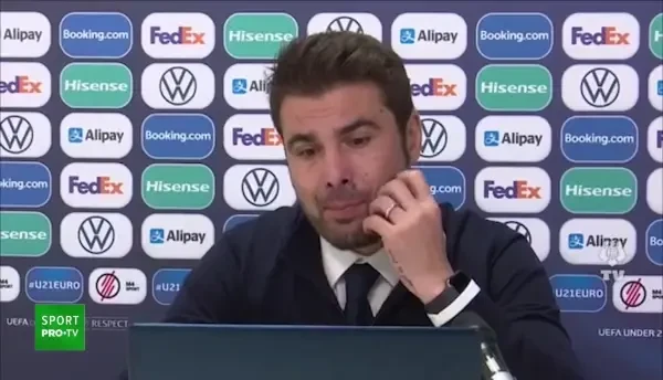 Sa ma invite si pe mine la o cafea cum l-a invitat pe olandez! Astept! Mutu, comentariu acid dupa eliminarea Romaniei de la Euro: Nici nu mai aveam pe cine sa bag!