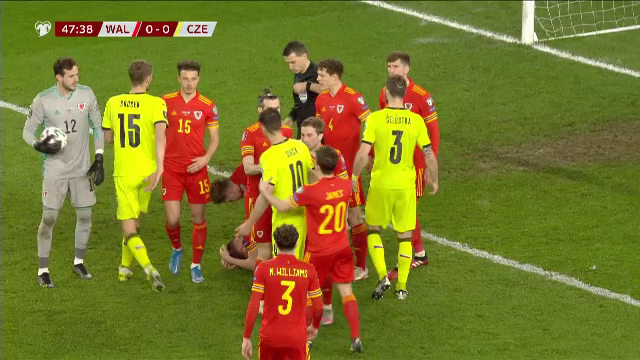 Hategan e IAR in mijlocul unui scandal in Europa! L-a eliminat pe starul din Bundesliga dupa ce a innebunit de furie_3