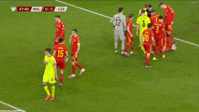 Hategan e IAR in mijlocul unui scandal in Europa! L-a eliminat pe starul din Bundesliga dupa ce a innebunit de furie_8