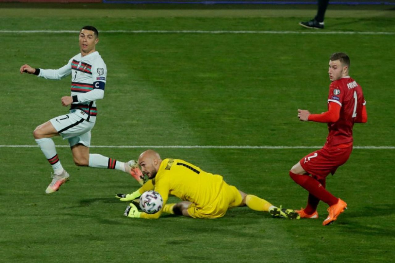 Ronaldo, ironizat de un jucator al lui Manchester United dupa golul nevalidat cu Serbia!