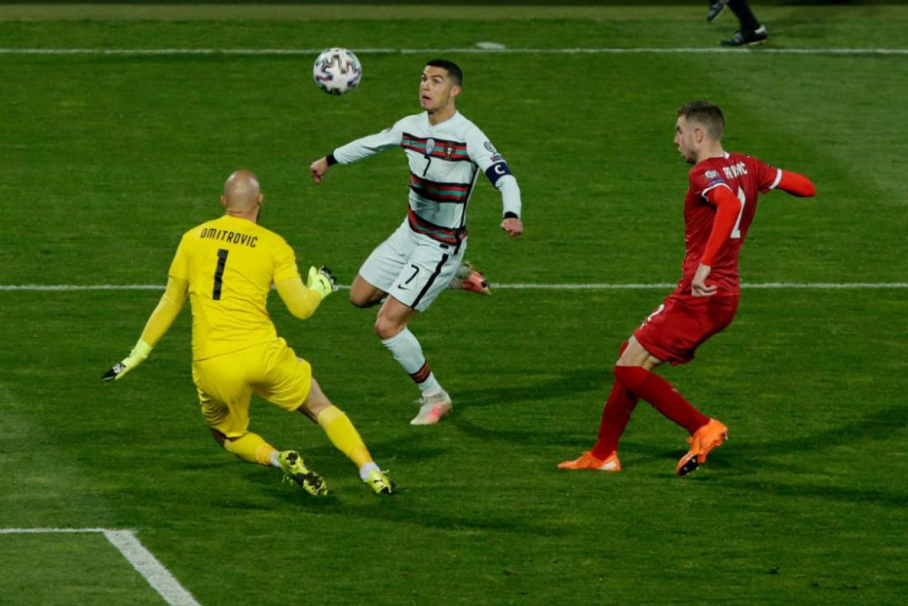 Ronaldo, ironizat de un jucator al lui Manchester United dupa golul nevalidat cu Serbia!