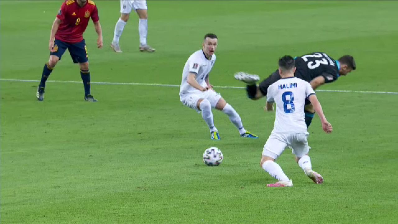 Pana si vedetele de la Barca si Real aplauda asa ceva! Kosovo a marcat un gol magic in fata Spaniei: lob superb de la centrul terenului! Faza care face inconjurul lumii_7