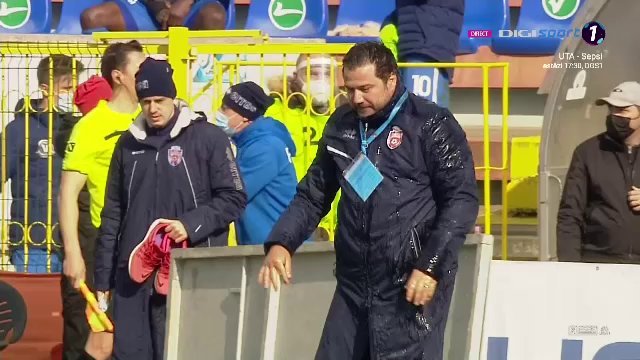 Croitoru si-a varsat o sticla de apa in cap, jucatorilor nu le-a venit sa creada. Reactie incredibila pentru Botosani dupa 1-0 cu Viitorul_5