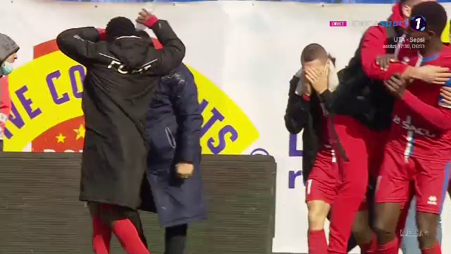 Croitoru si-a varsat o sticla de apa in cap, jucatorilor nu le-a venit sa creada. Reactie incredibila pentru Botosani dupa 1-0 cu Viitorul_10