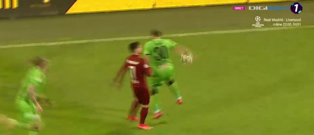Dezastru pentru Dinamo la Cluj! Anton si Bejan au fost eliminati si alb-rosii au ramas in 9 oameni din minutul 37!_4