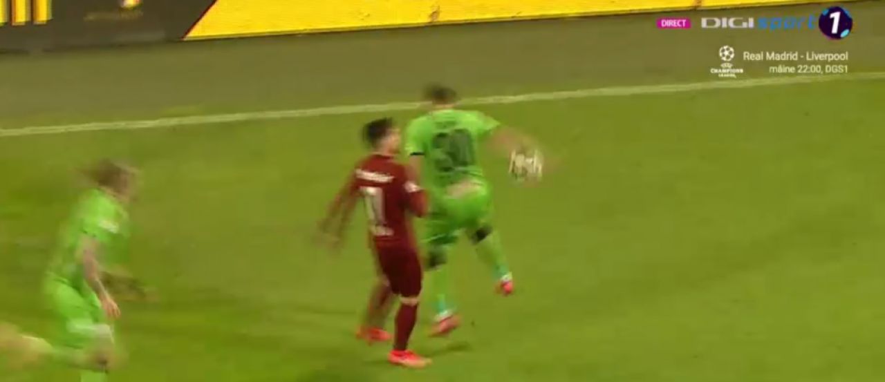 Dezastru pentru Dinamo la Cluj! Anton si Bejan au fost eliminati si alb-rosii au ramas in 9 oameni din minutul 37!_4