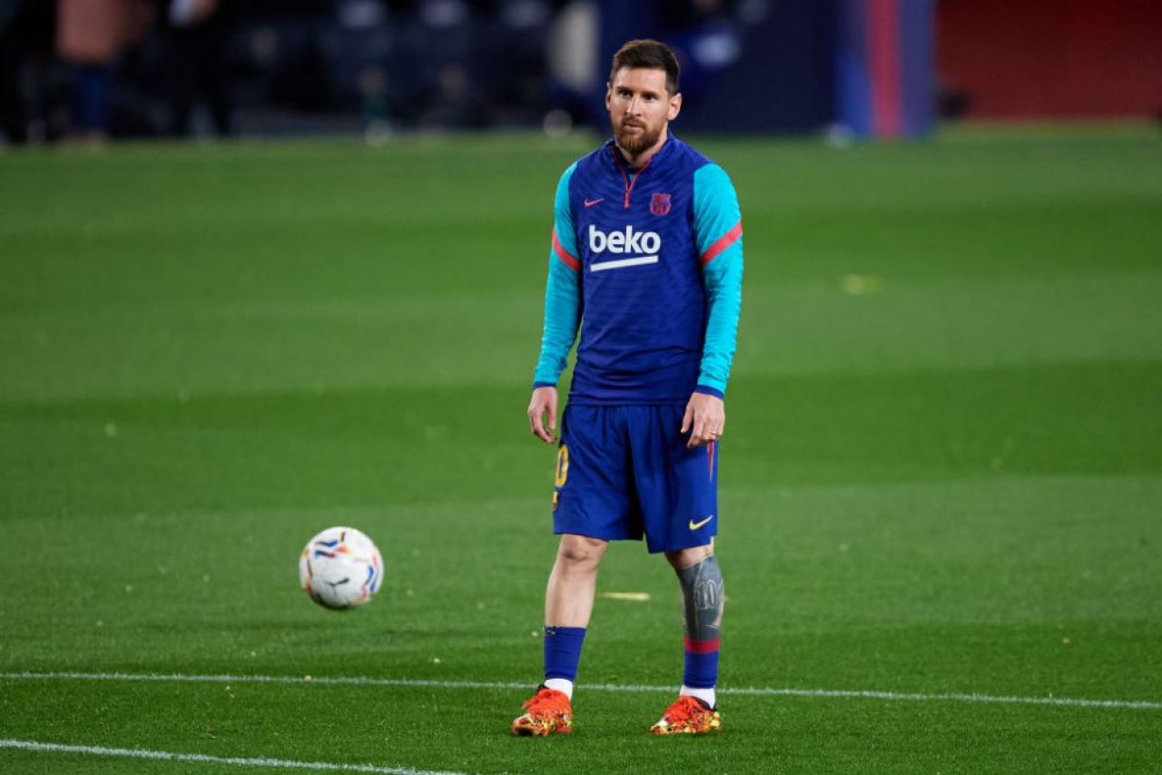 Gest superb al Barcelonei pentru Leo Messi! Fotbalistul a fost premiat pe gazon, alaturi de toata familia, dupa ce a depasit recordul de prezente pentru club_2