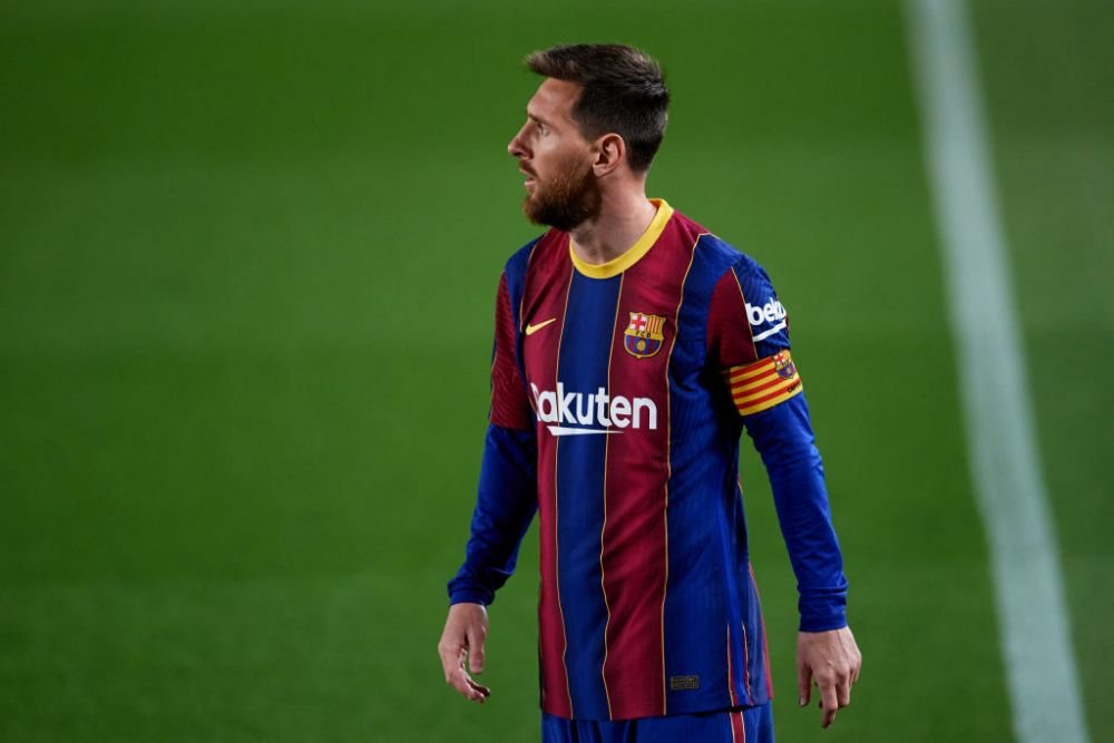 Gest superb al Barcelonei pentru Leo Messi! Fotbalistul a fost premiat pe gazon, alaturi de toata familia, dupa ce a depasit recordul de prezente pentru club_3