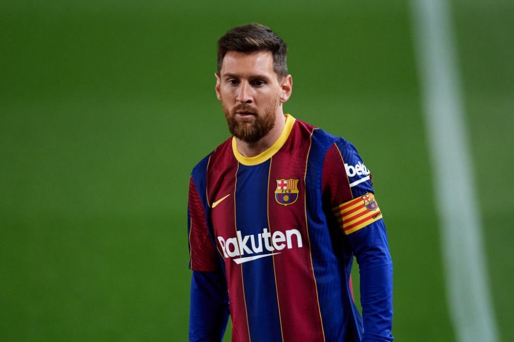 Gest superb al Barcelonei pentru Leo Messi! Fotbalistul a fost premiat pe gazon, alaturi de toata familia, dupa ce a depasit recordul de prezente pentru club_4