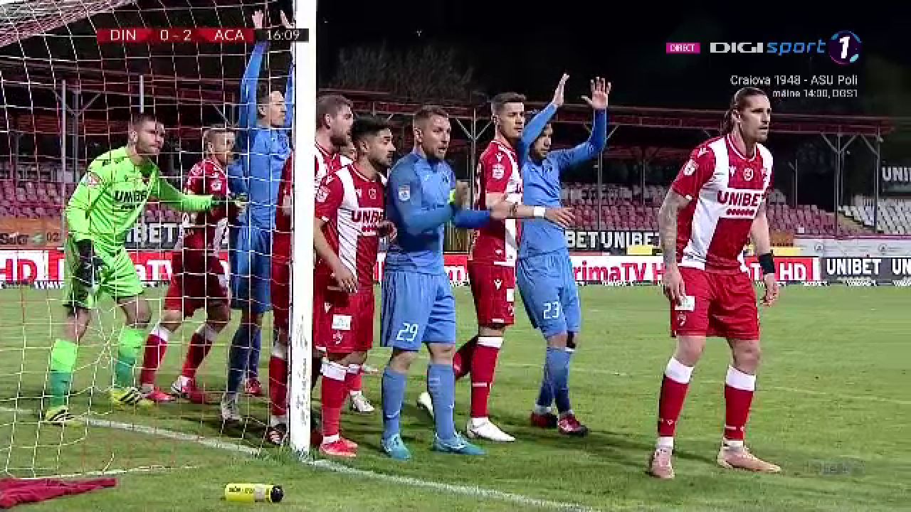 Reactia fabuloasa a lui Gigi Multescu dupa golul mondial primit direct din corner de la Moulin! Ce a facut antrenorul lui Dinamo la marginea terenului_1