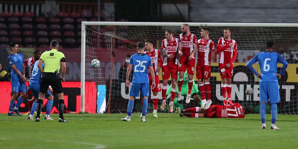 Morsa si alpaca, pacaleli! Nu au nimic in comun cu fotbalul! Dinu a rabufnit dupa ce Dinamo a incasat 3 goluri in 17 minute. Cineva isi bate joc de suporteri