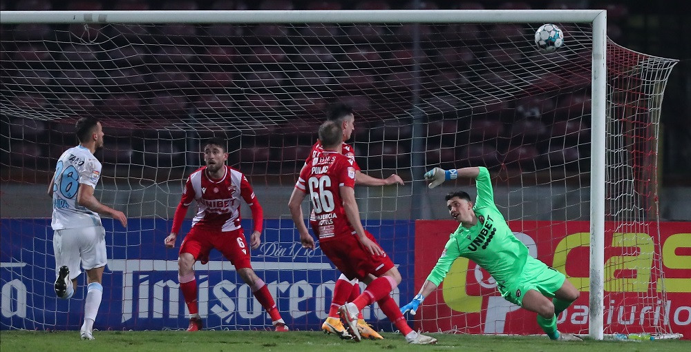 Inca un jucator de la Dinamo, criticat de suporteri dupa petrecerea cu lautari! Ce ii reproseaza fanii din programul DDB&nbsp;