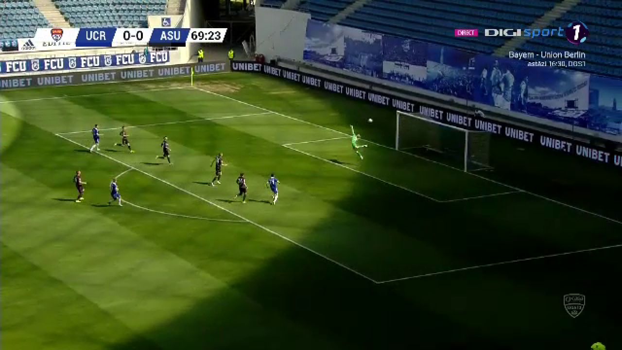 Trica i-a sarit in brate lui Bornescu si a inceput sa-l pupe! :)) E faza care ne va aduce in toata presa mondiala: ce a facut antrenorul dupa golul fabulos al lui Baeten_6