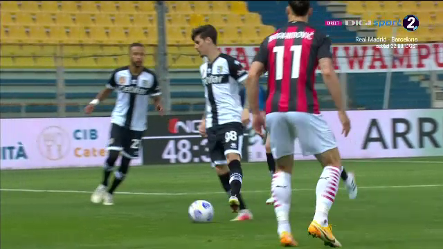 Aroganta fantastica a lui Man in fata lui Zlatan! I-a dat mingea printre picioare 'zeului' de la Milan! Ce reactie a avut Ibra_2