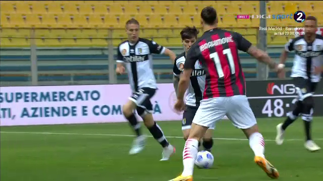 Aroganta fantastica a lui Man in fata lui Zlatan! I-a dat mingea printre picioare 'zeului' de la Milan! Ce reactie a avut Ibra_4