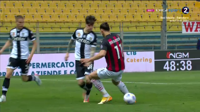 Aroganta fantastica a lui Man in fata lui Zlatan! I-a dat mingea printre picioare 'zeului' de la Milan! Ce reactie a avut Ibra_7