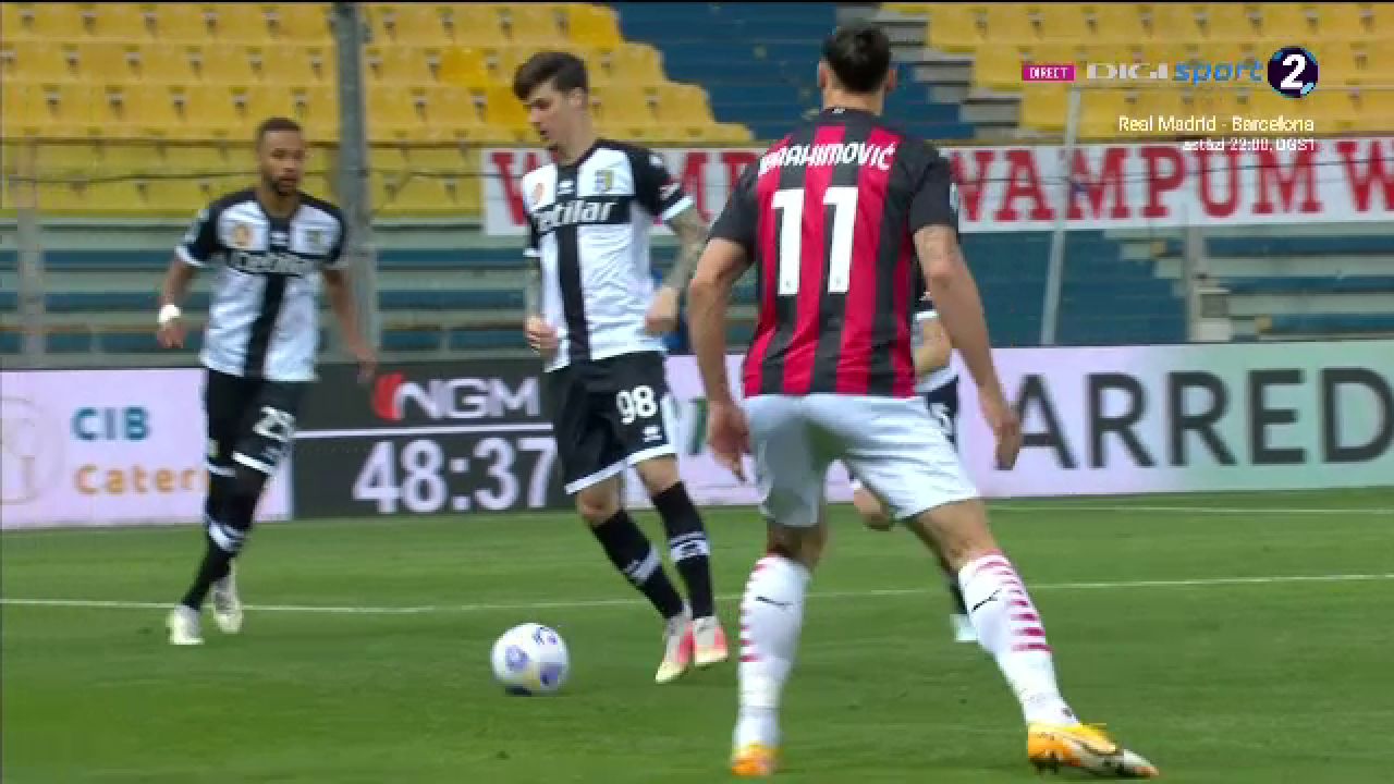 Aroganta fantastica a lui Man in fata lui Zlatan! I-a dat mingea printre picioare 'zeului' de la Milan! Ce reactie a avut Ibra_8