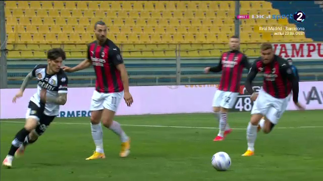 Aroganta fantastica a lui Man in fata lui Zlatan! I-a dat mingea printre picioare 'zeului' de la Milan! Ce reactie a avut Ibra_13