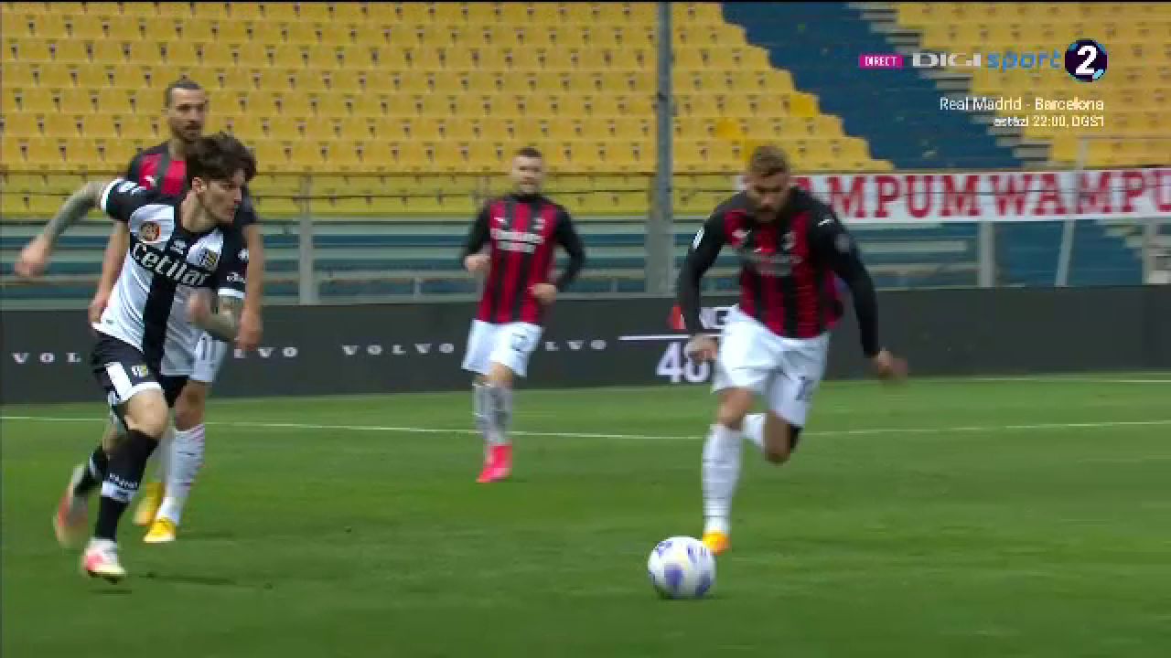 Aroganta fantastica a lui Man in fata lui Zlatan! I-a dat mingea printre picioare 'zeului' de la Milan! Ce reactie a avut Ibra_15