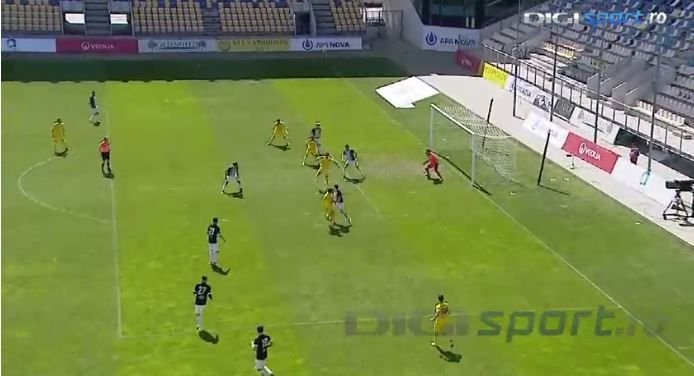 Un fotbalist din Liga 2 a incercat sa imite executia fantastica a lui Benzema! Ce s-a intamplat in prelungirile meciului de la Ploiesti_2